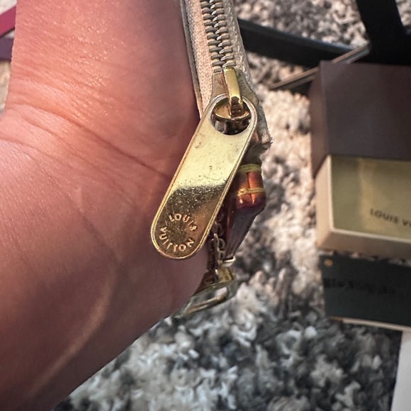 Louis Vuitton Monogram Multicolore Key Pouch in White with Multicolor Logo - Picture 13 of 15